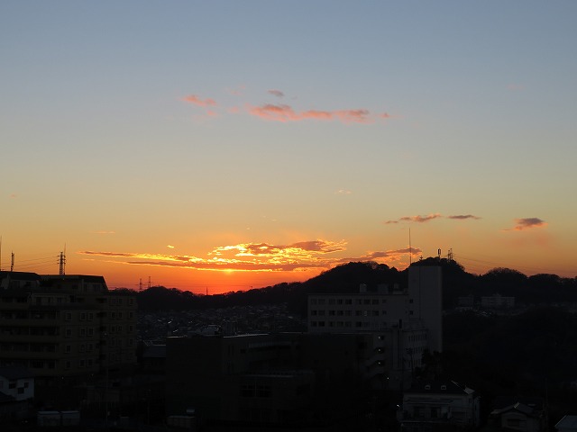 残照に映える鷹取山(16:29)