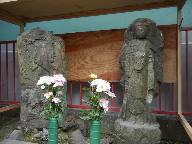 庚申塔:堰神社境内